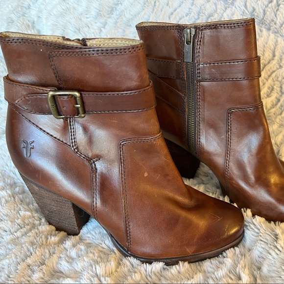 Frye Shoes - *NWOT* Frye | Patty Riding Bootie | Brown Leather | Size 7M